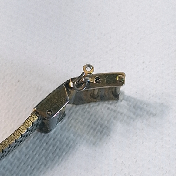 TFX Bulova Vintage Gold Tone Ladies Dress Watch, New Battery - Picture 9 of 11